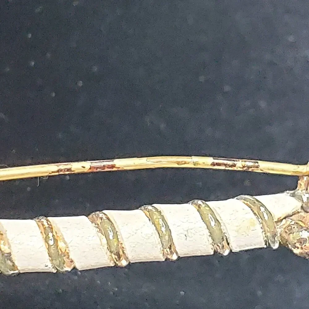 Gold Tone Hook Lock White Twist 2.5